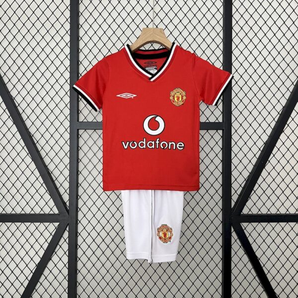 Manchester United 2000/02 Home Kids Retro Jersey And Shorts