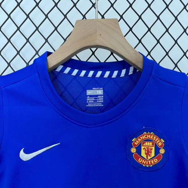Manchester United 2008/09 Third Kids Retro Jersey And Shorts - Image 3