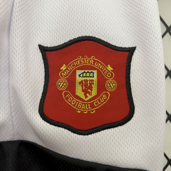 Manchester United 1994/96 Home Kids Retro Jersey And Shorts - Image 6