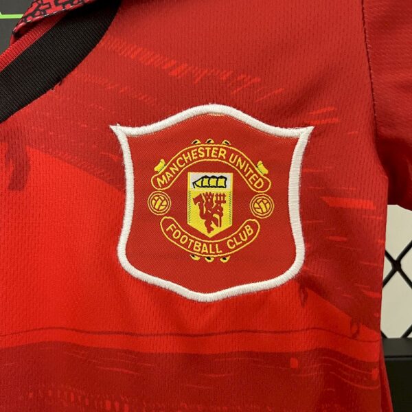 Manchester United 1994/96 Home Kids Retro Jersey And Shorts - Image 4
