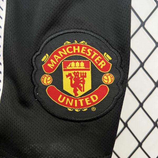 Manchester United 2010/11 Away Kids Retro Jersey And Shorts - Image 6