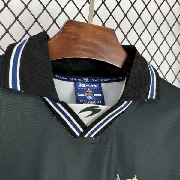 Real Sociedad 2000/02 Away Retro Jersey - Image 7