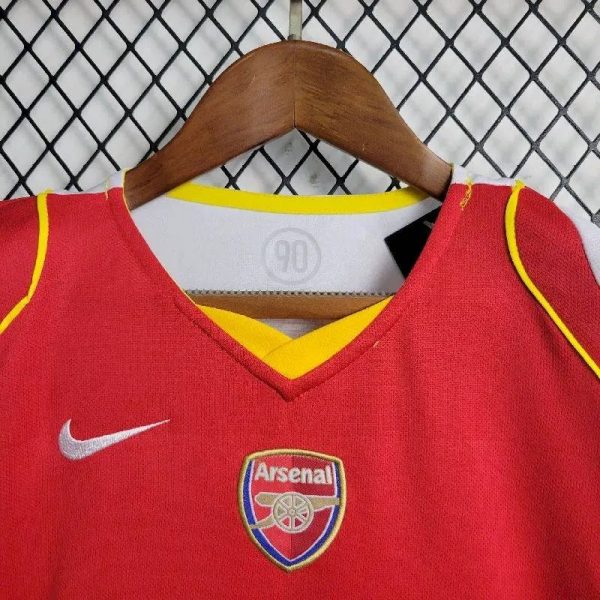Arsenal 2004/05 Home Kids Retro Jersey And Shorts - Image 4