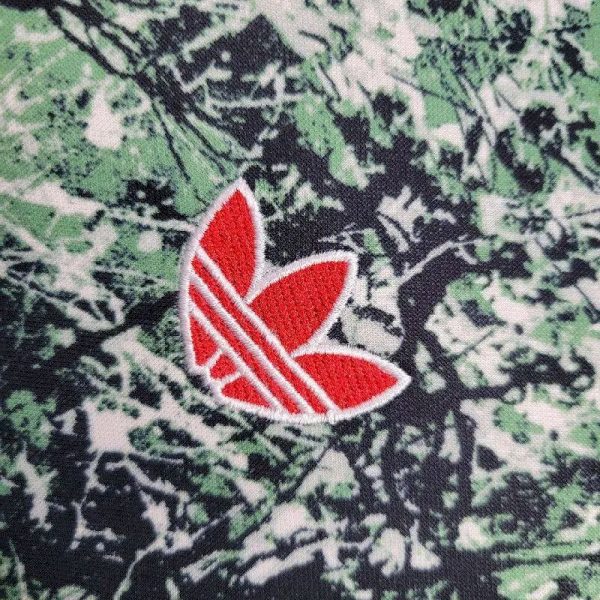 Manchester United 2024/25 Stone Roses Originals Icon Edition Kids Kit - Image 3
