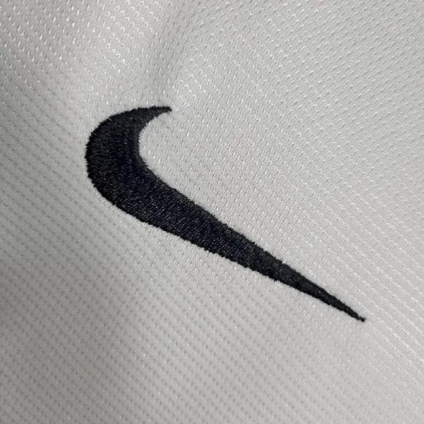 Santos 2011/12 Home Kids Retro Jersey And Shorts - Image 4
