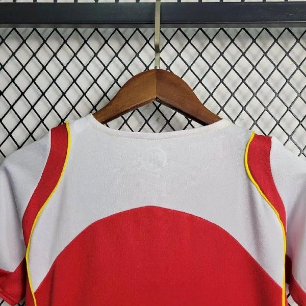 Arsenal 2004/05 Home Kids Retro Jersey And Shorts - Image 6