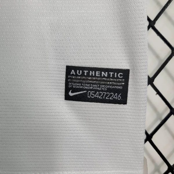 Santos 2011/12 Home Kids Retro Jersey And Shorts - Image 8