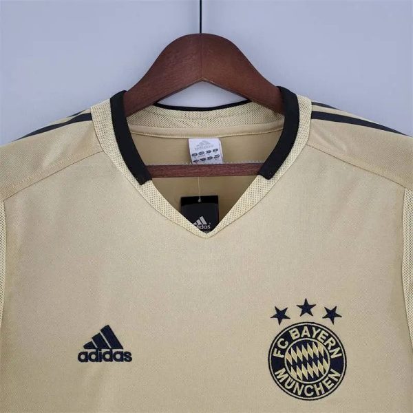 Bayern Munich 2004/05 Away Retro Jersey - Image 2