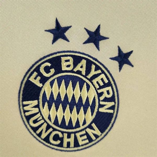 Bayern Munich 2004/05 Away Retro Jersey - Image 5