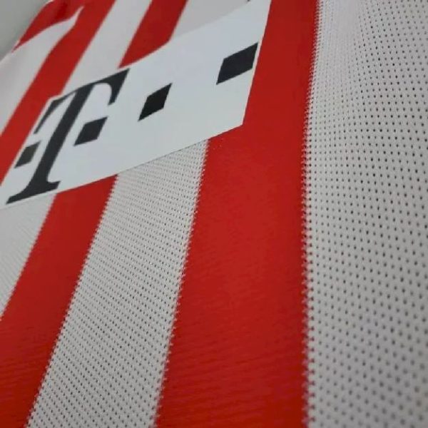 Bayern Munich 2010/11 Home Retro Jersey - Image 5