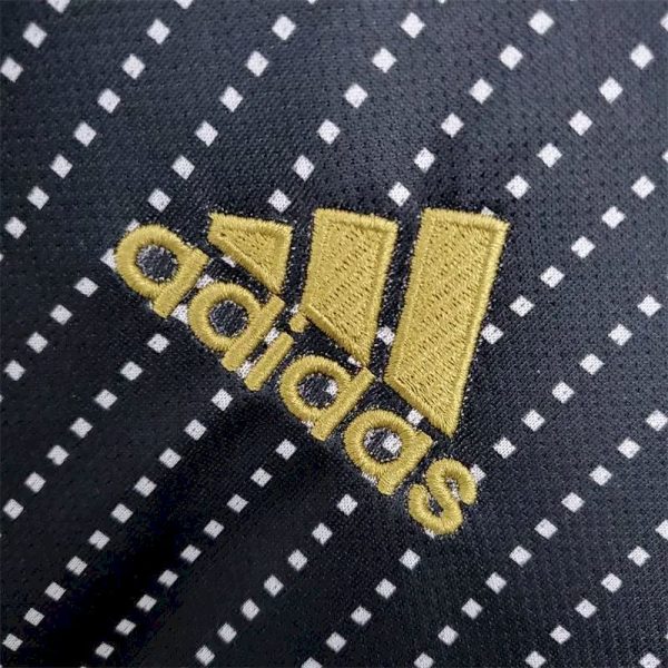 Bayern Munich 2021/22 Away Retro Jersey - Image 4