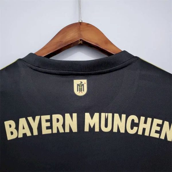 Bayern Munich 2021/22 Away Retro Jersey - Image 8