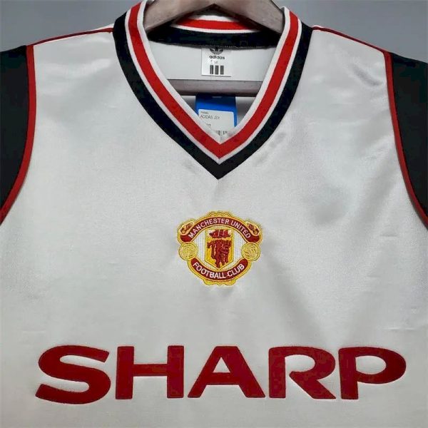 Manchester United 1985 White Retro Jersey - Image 2