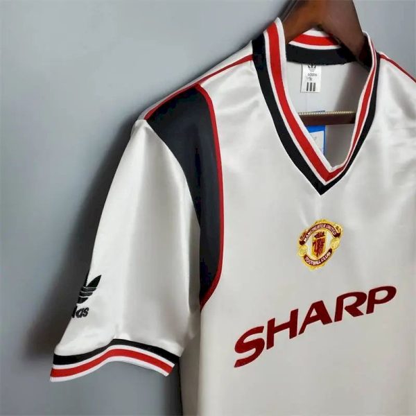 Manchester United 1985 White Retro Jersey - Image 3