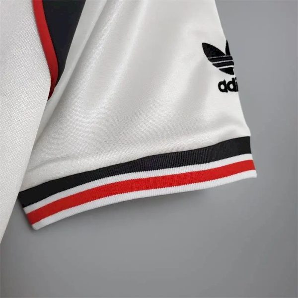 Manchester United 1985 White Retro Jersey - Image 5