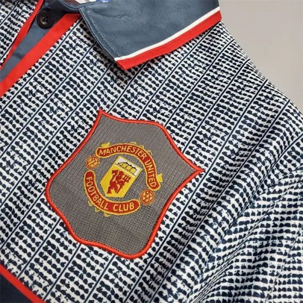 Manchester United 1995/96 Away Retro Jersey - Image 5