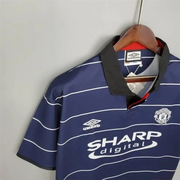 Manchester United 1999/00 Away Retro Jersey - Image 3