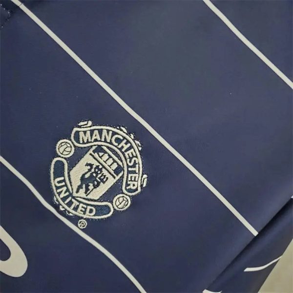 Manchester United 1999/00 Away Retro Jersey - Image 5