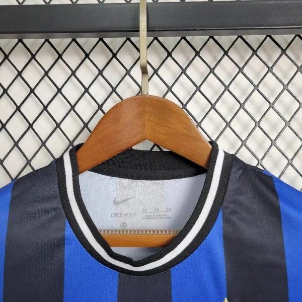 Inter Milan 2009/10 Home Kids Retro Jersey And Shorts - Image 6