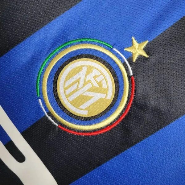 Inter Milan 2009/10 Home Kids Retro Jersey And Shorts - Image 5